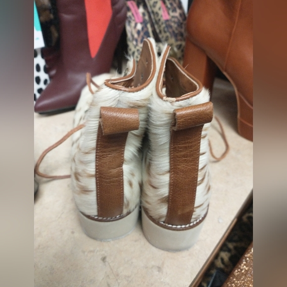 Ladies - Picture 3 of 7